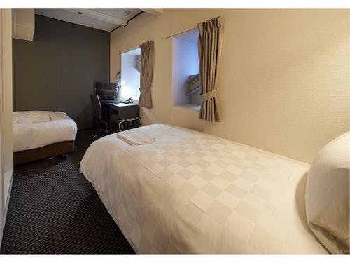 【ラージツイン / 禁煙】 シングルベッド側