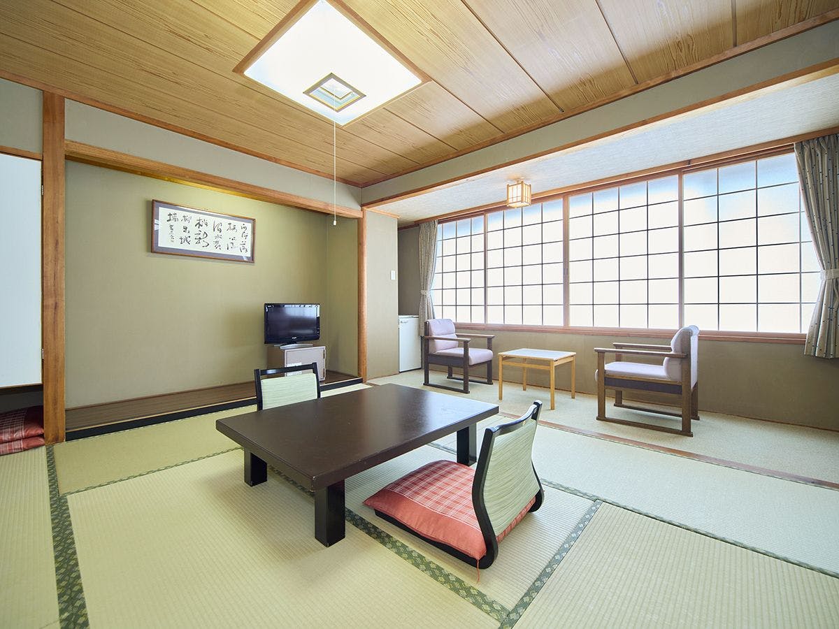 อาคารฝั่งตะวันตก ห้องสไตล์ญี่ปุ่น ขนาด 8 เสื่อทาทามิ