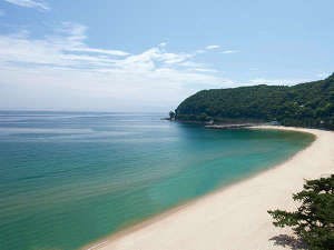 ด้านหน้าคือชายหาดโอะฮะมะที่มีชื่อเสียง