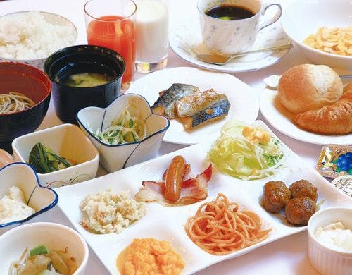朝食バイキング無料
