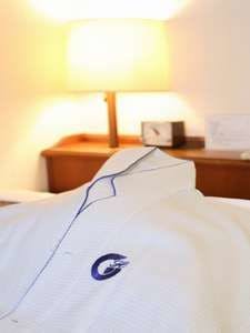 ชุดนอนสไตล์เสื้อคลุมอาบน้ำที่สัมผัสนุ่มสบาย.