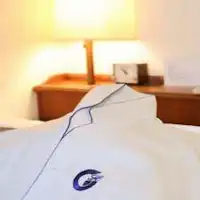 ชุดนอนสไตล์เสื้อคลุมอาบน้ำที่สัมผัสนุ่มสบาย.