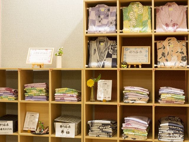 เลือกชุดยูกาตะสี