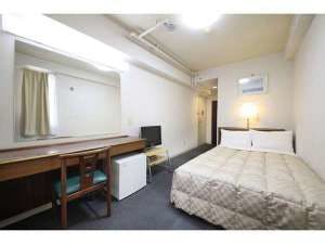 Tempat tidur semi-double