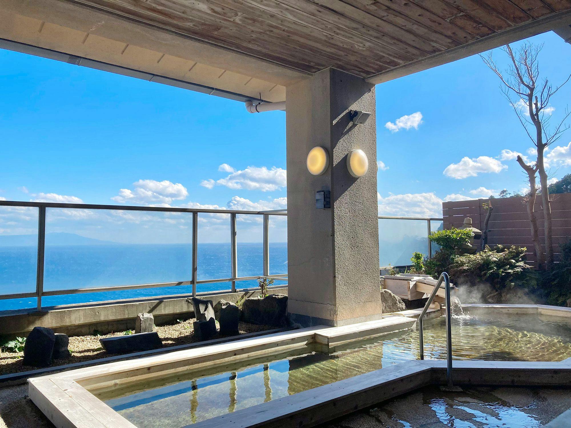 อ่างอาบน้ำกลางแจ้งไม้ฮิโนกิ