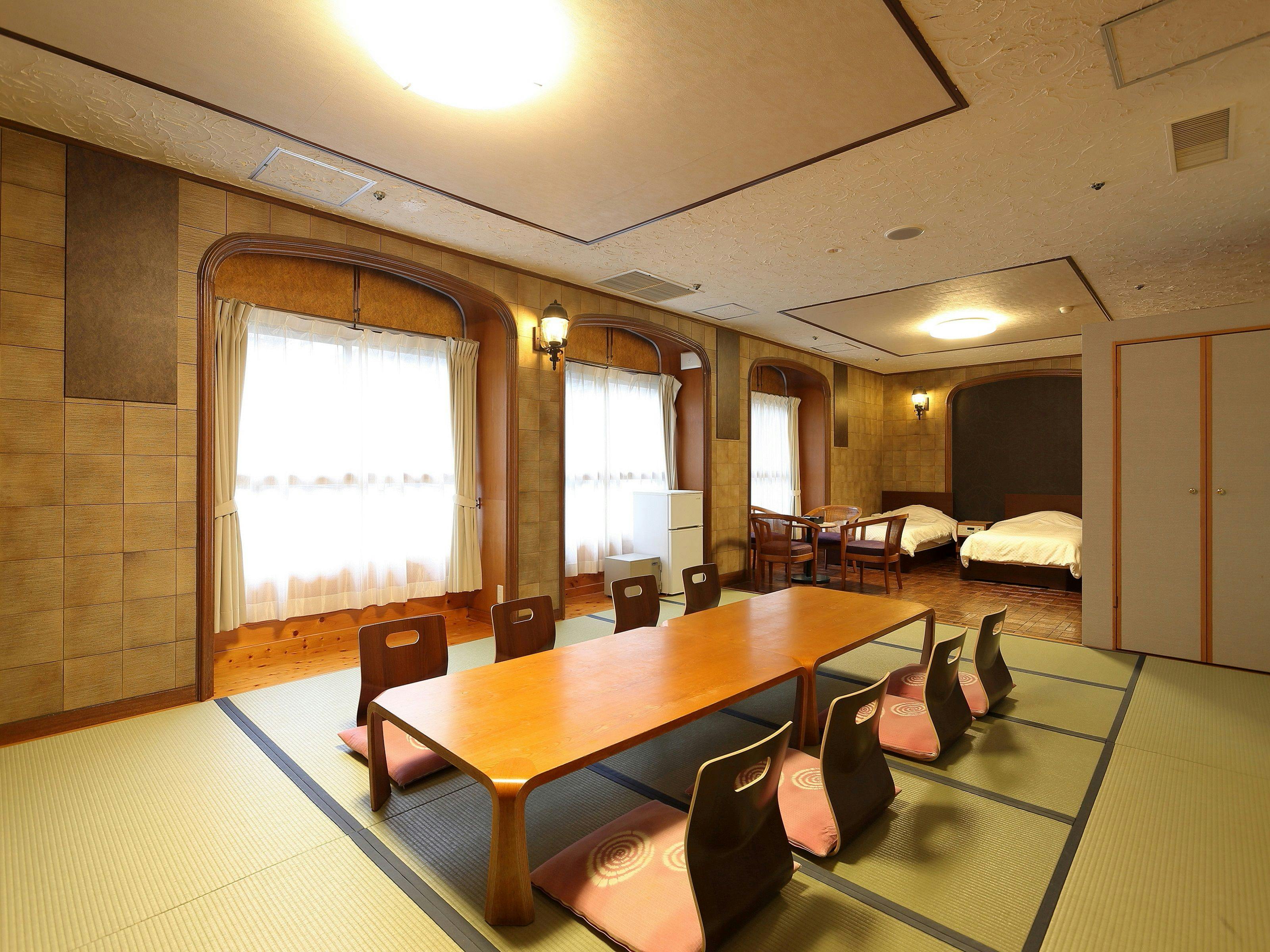 ห้องพักกว้างขวางสไตล์ญี่ปุ่นและตะวันตกวิวภูเขา