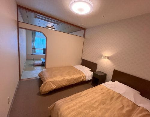 海側和洋室（ツイン＋6畳）