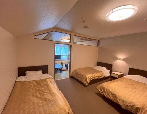 海側和洋室（トリプル＋10畳）