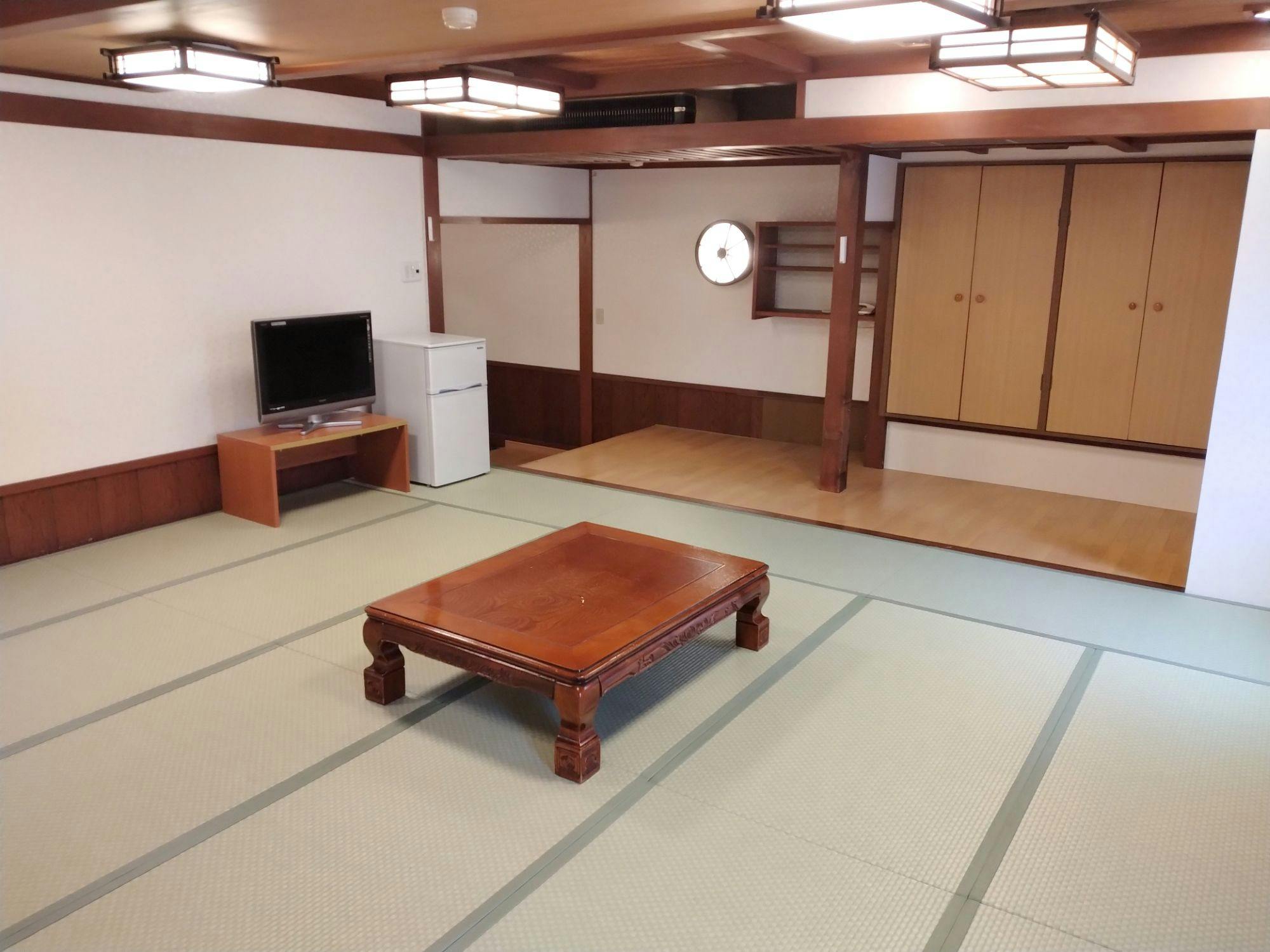 Example of a Bargain Room