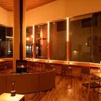 夜間營業至22點的「adex cafe」