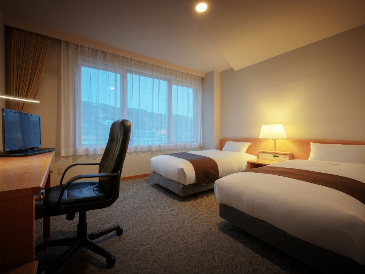 ห้องพักแบบเตียงคู่สไตล์ตะวันตกมีพื้นที่กว้างขวาง 22 ตารางเมตร