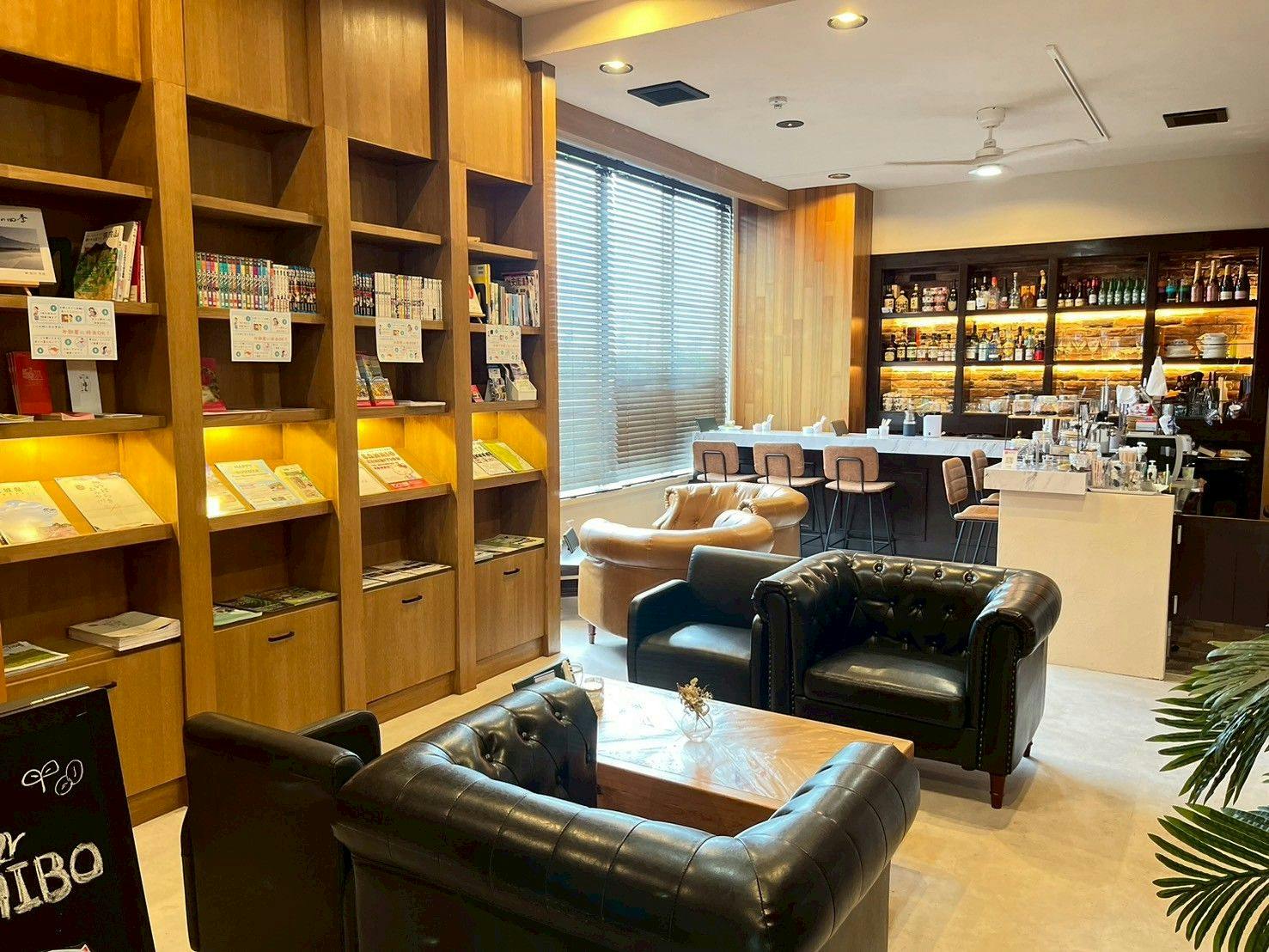 คาเฟ่＆บาร์ กาแฟคั่วเอง เครื่องดื่มแอลกอฮอล์ และอาหารว่าง