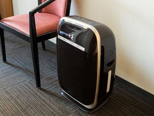 加湿機能付き空気清浄器。全室完備。