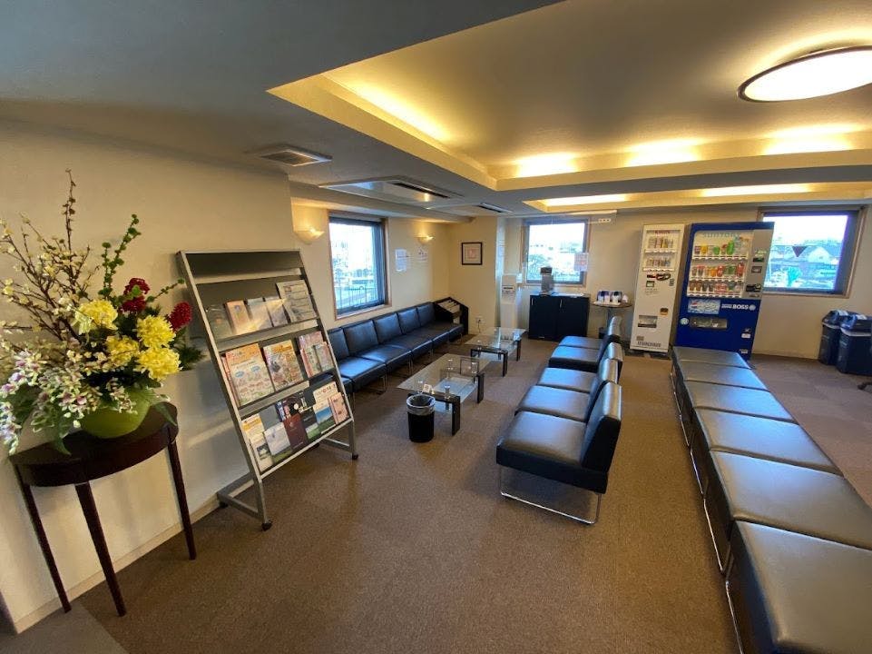 แผนกต้อนรับของโรงแรมตั้งอยู่ที่ชั้น 3