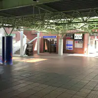 จากบันไดสถานี