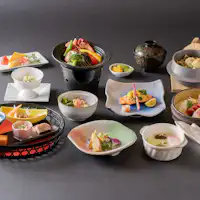 일본 가이세키 저녁 식사의 예