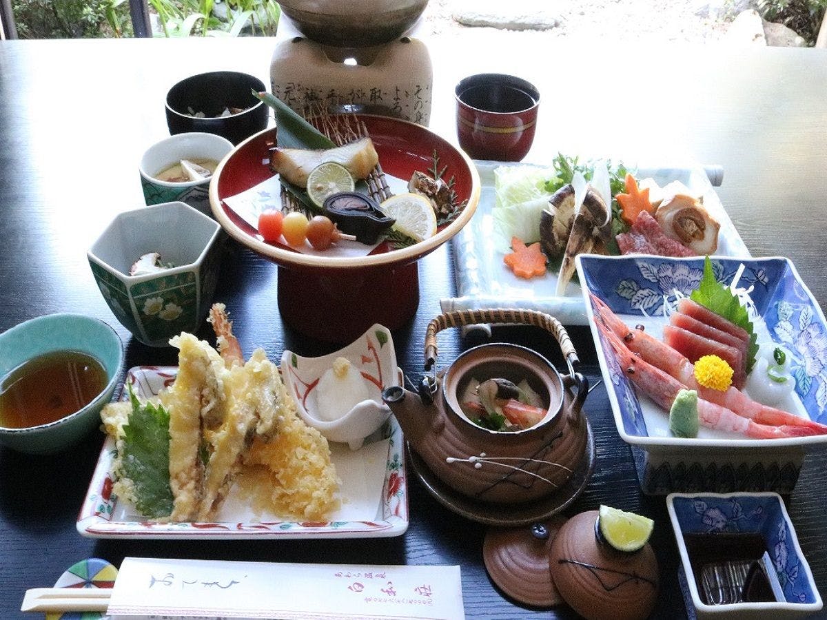 เมนูเต็มรูปแบบ 10 จานพร้อมมัตสึทาเกะ