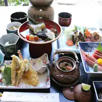 เมนูเต็มรูปแบบ 10 จานพร้อมมัตสึทาเกะ