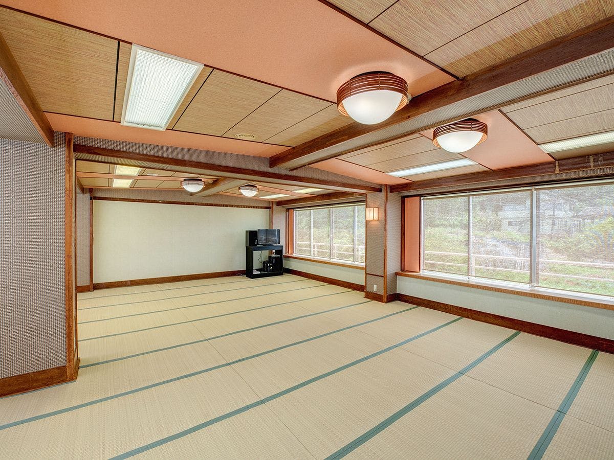 *【ภายในอาคาร / ห้องจัดเลี้ยง】