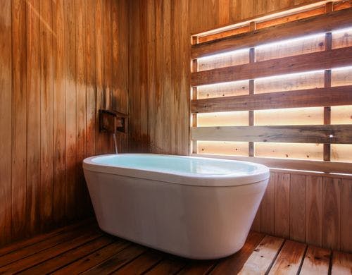 かけ流し半露天温泉付ツインルーム（一例）