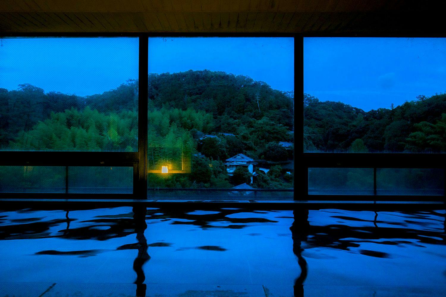 자연과 하나가 되는 유현하고 고요한 명탕입니다.