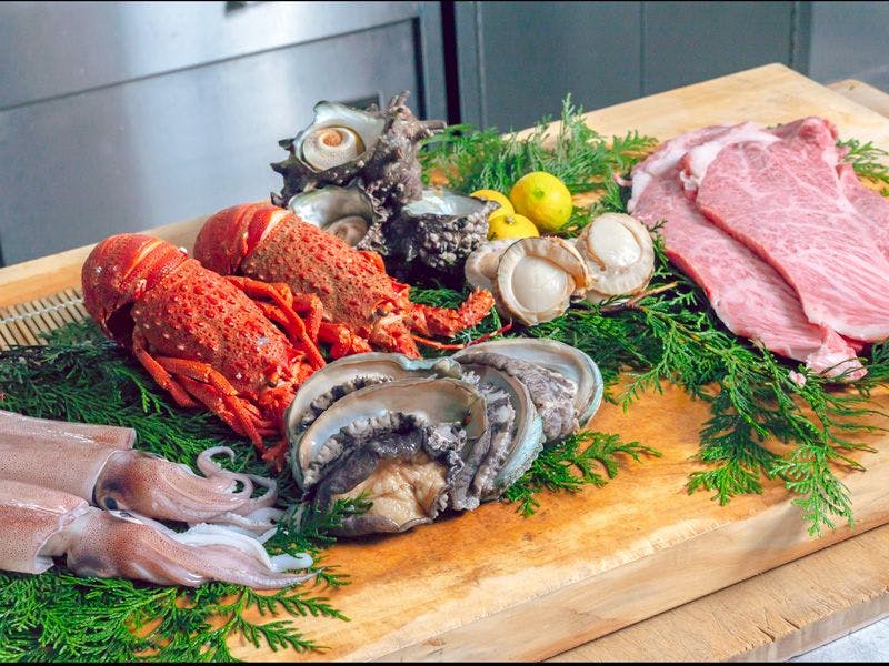 วัตถุดิบสำหรับเนื้ออิกิย่างถ่านแบบดั้งเดิมสำหรับ 4 ท่าน