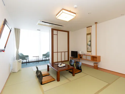 *【Lakeside Japanese-Style Room (Example)】