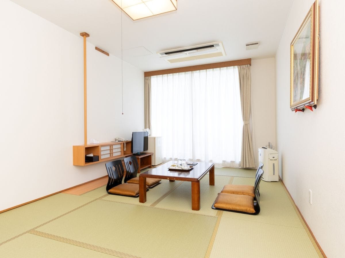 *【Mountain-Side Japanese-Style Room (Example)】