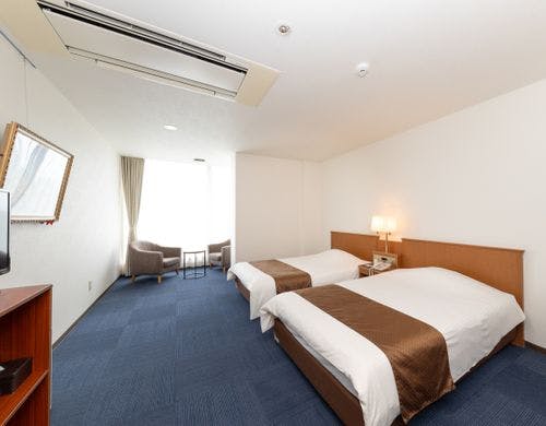 *【湖側洋室ツイン（一例）】