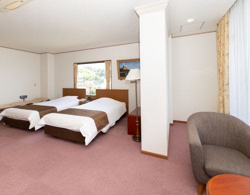 *湖側ファミリー和洋室