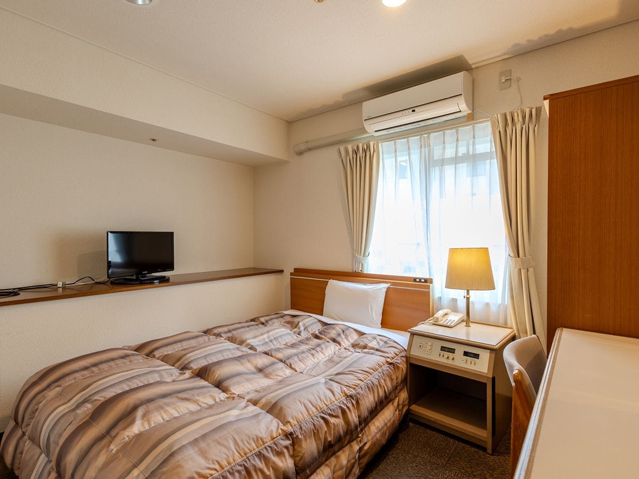 【Sayap Timur】Double menghadap tingkap