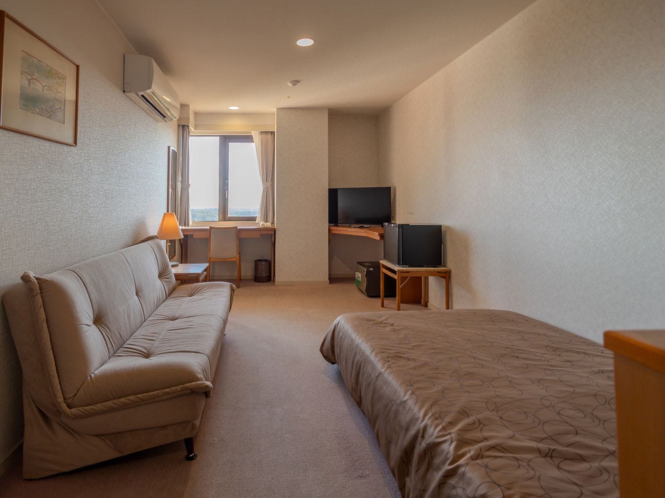 [Bangunan Utama] Katil separa double, menghadap tingkap