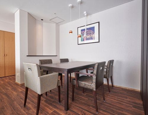 贅沢な時間を過ごすデラックスツインルーム