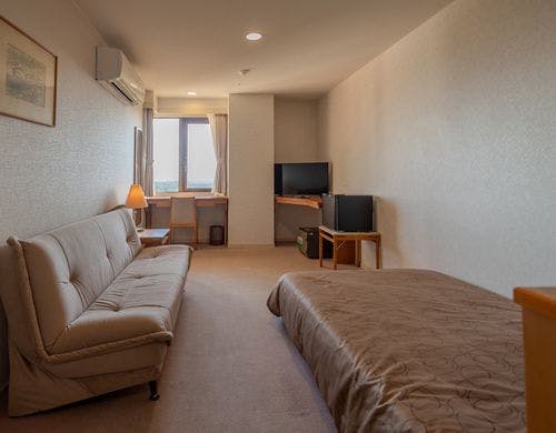 【本館】セミダブル　窓を背