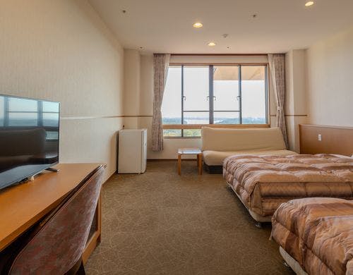 【本館】ツイン　窓を背