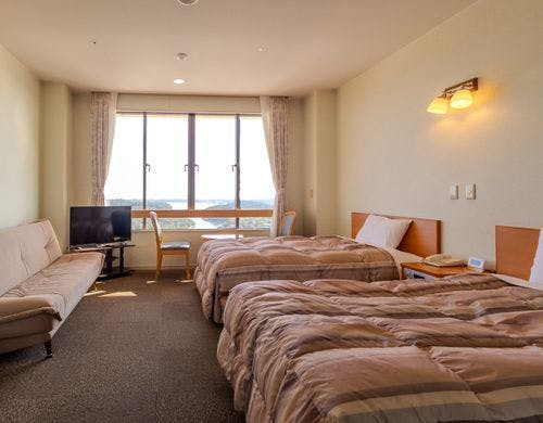 【本館】バリアフリー　窓を背