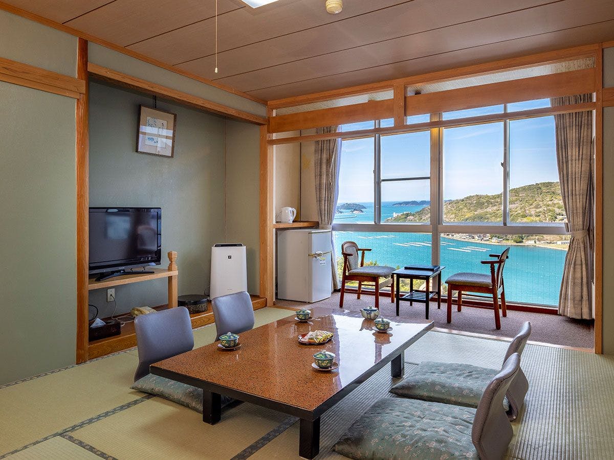 10-tatami Japanese-style room with bath and toilet◆Ocean view
