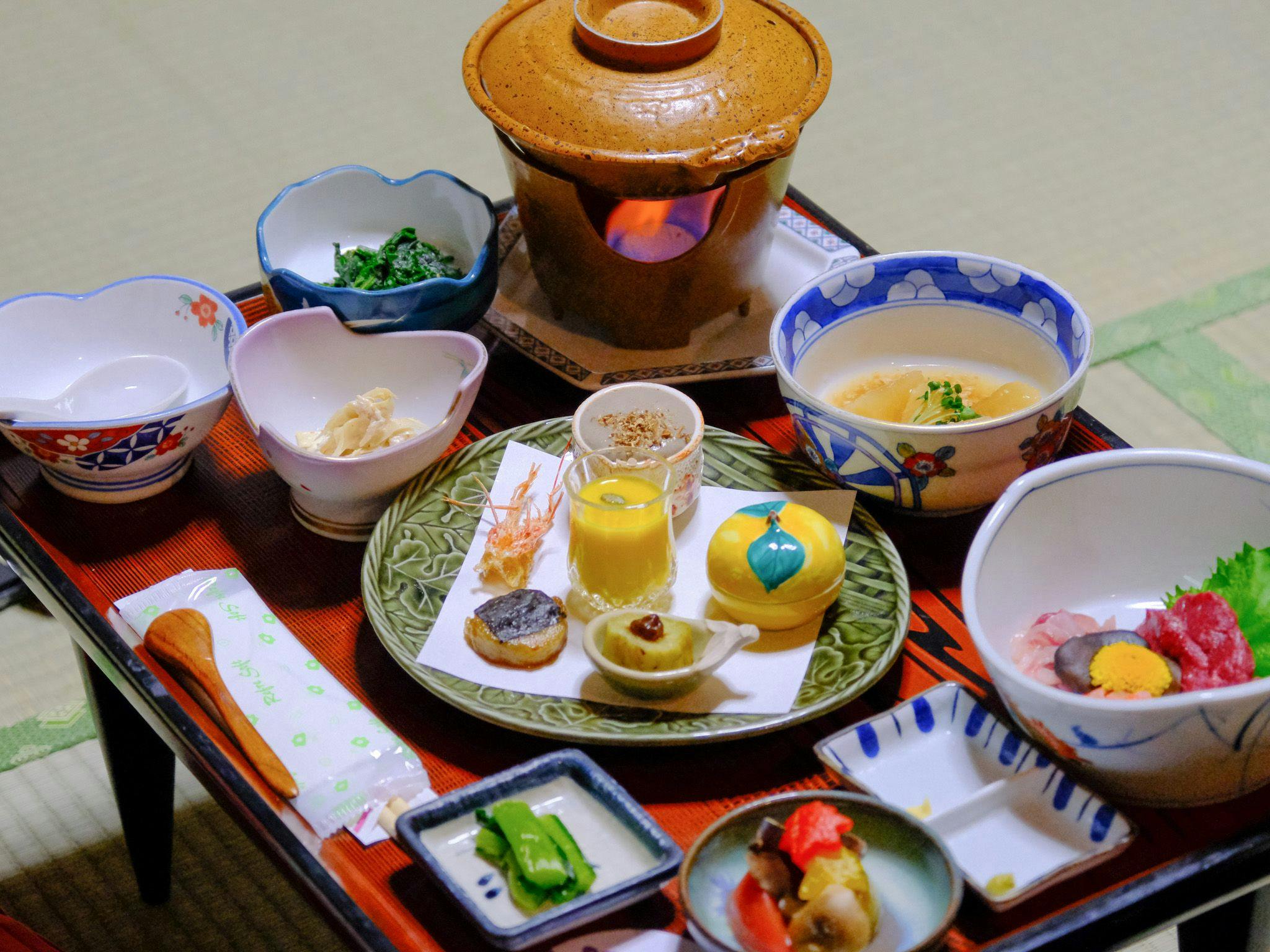Relaxing In-Room Dining and Free-Flowing Hot Springs Inn Yudanaka Onsen Yasushirokan