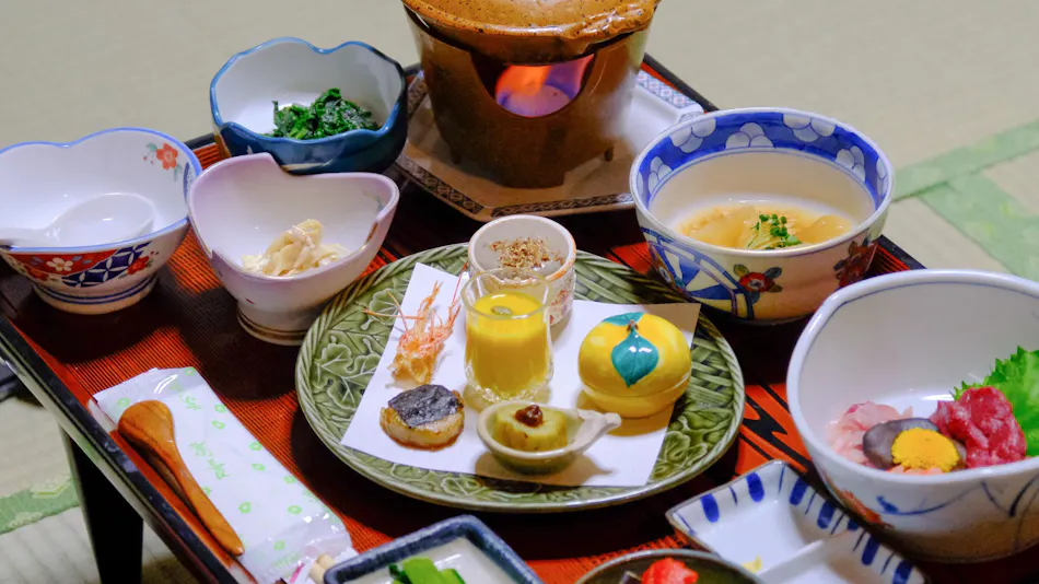 Relaxing In-Room Dining and Free-Flowing Hot Springs Inn Yudanaka Onsen Yasushirokan