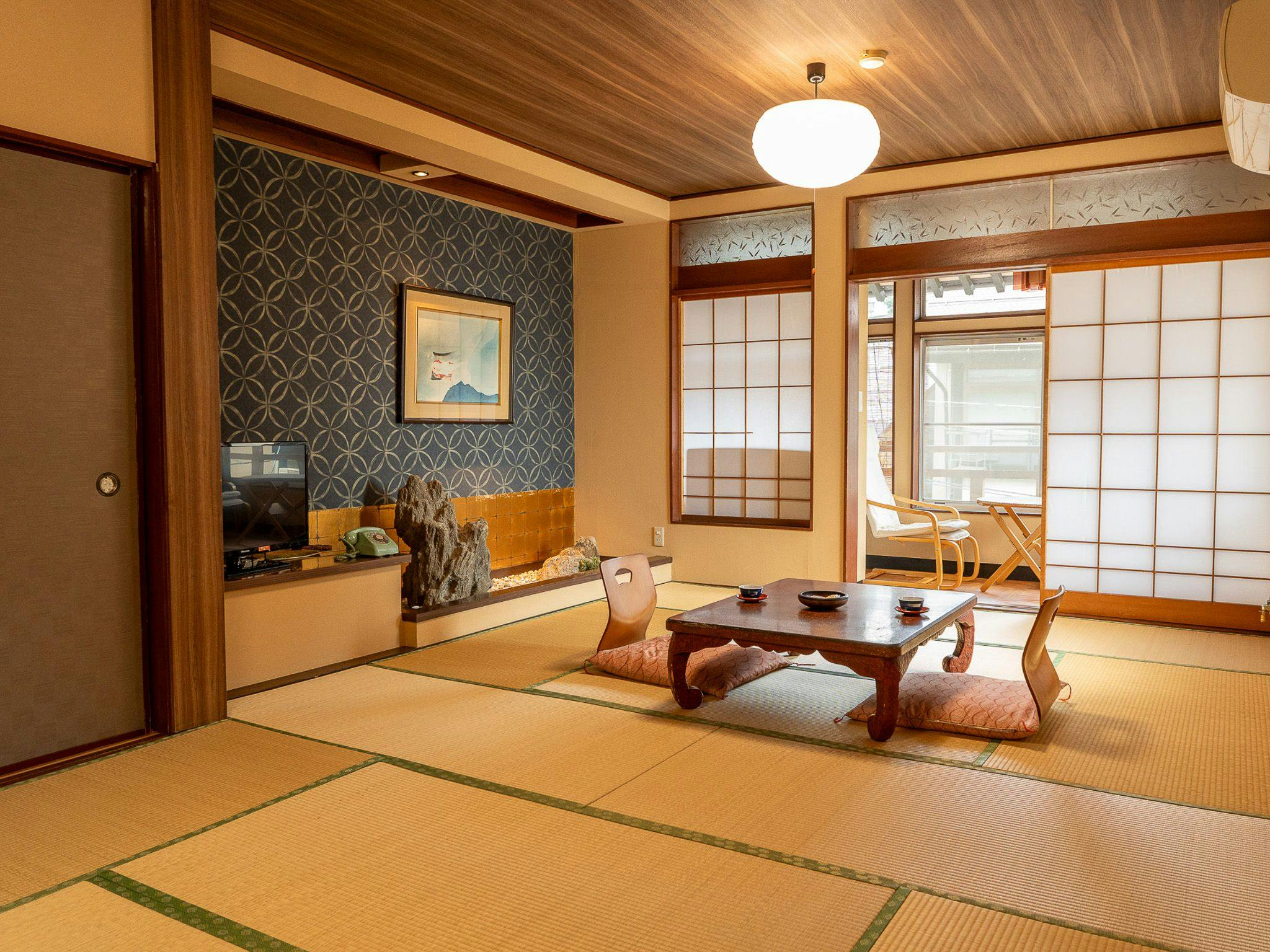 Relaxing In-Room Dining and Free-Flowing Hot Springs Inn Yudanaka Onsen Yasushirokan