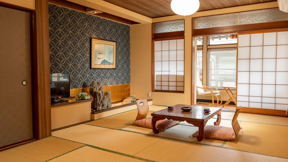 Relaxing In-Room Dining and Free-Flowing Hot Springs Inn Yudanaka Onsen Yasushirokan