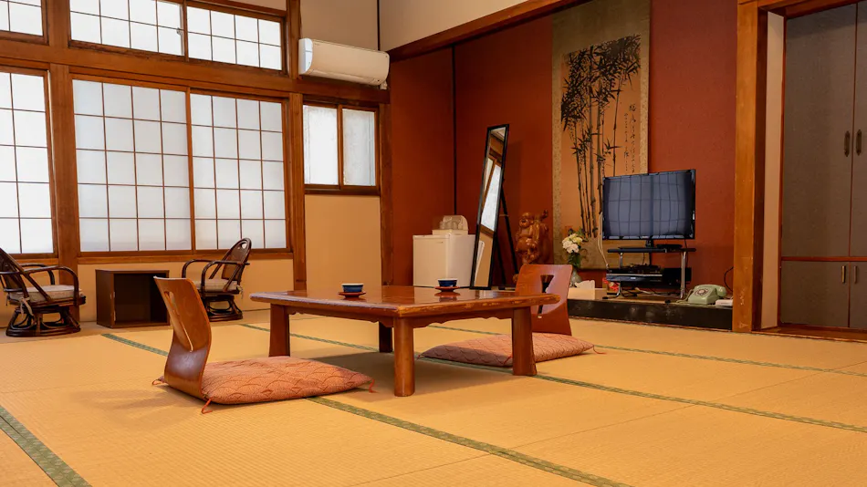 Relaxing In-Room Dining and Free-Flowing Hot Springs Inn Yudanaka Onsen Yasushirokan