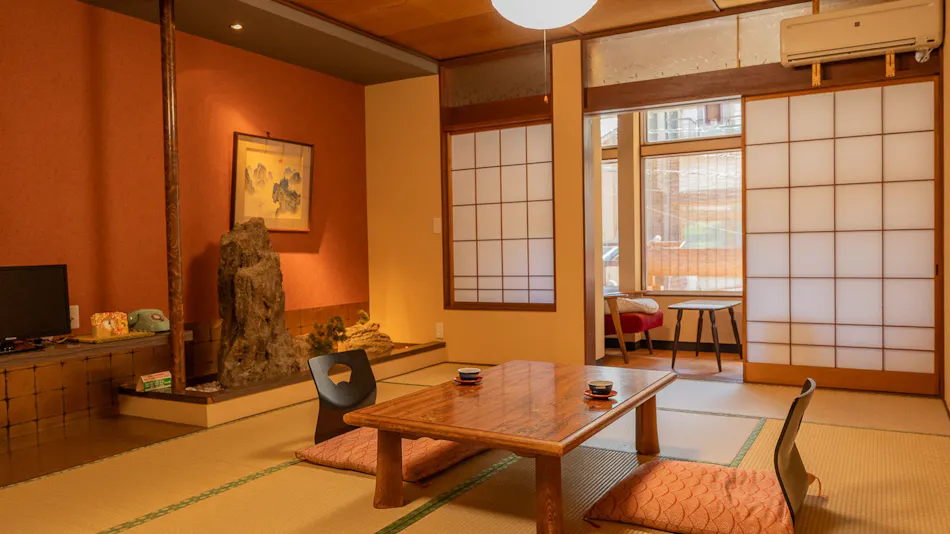 Relaxing In-Room Dining and Free-Flowing Hot Springs Inn Yudanaka Onsen Yasushirokan