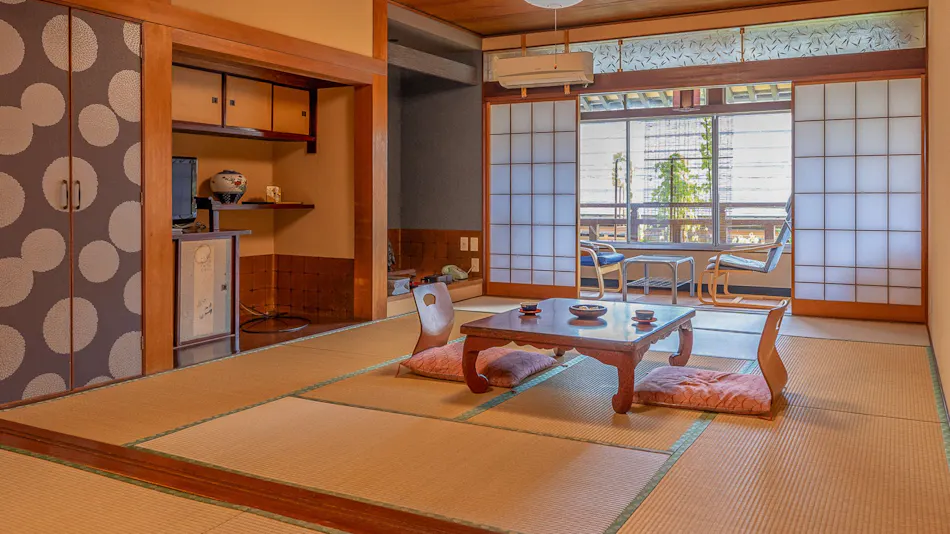 Relaxing In-Room Dining and Free-Flowing Hot Springs Inn Yudanaka Onsen Yasushirokan
