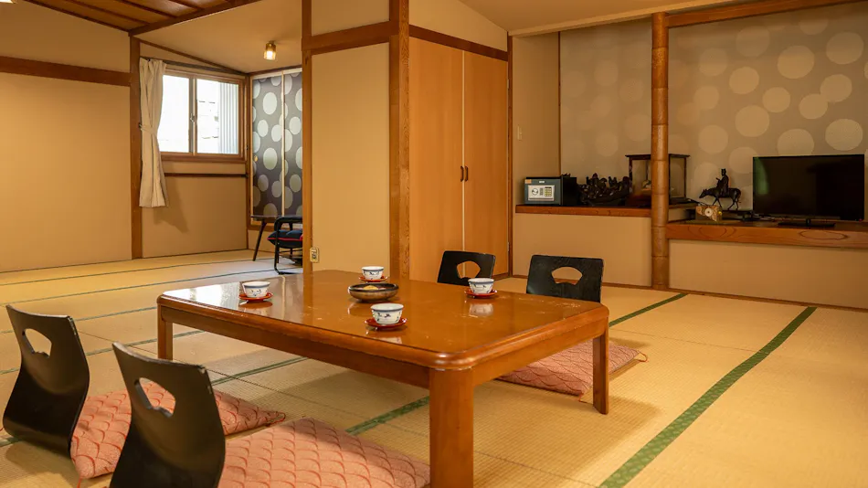 Relaxing In-Room Dining and Free-Flowing Hot Springs Inn Yudanaka Onsen Yasushirokan