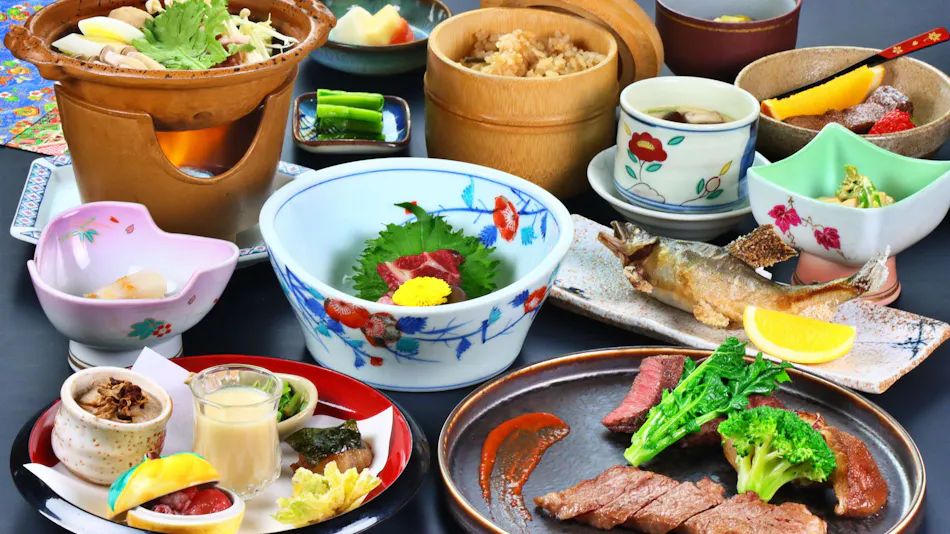 Relaxing In-Room Dining and Free-Flowing Hot Springs Inn Yudanaka Onsen Yasushirokan