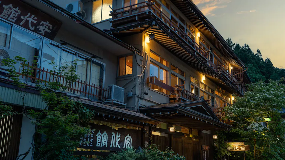 Relaxing In-Room Dining and Free-Flowing Hot Springs Inn Yudanaka Onsen Yasushirokan