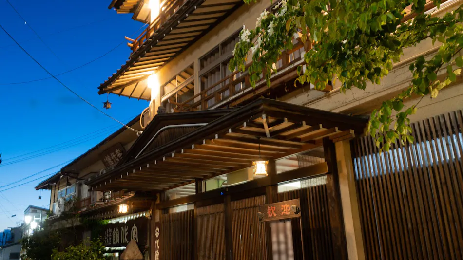 Relaxing In-Room Dining and Free-Flowing Hot Springs Inn Yudanaka Onsen Yasushirokan