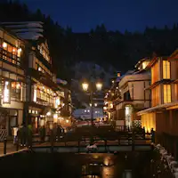 *겨울의 긴잔 온천/다이쇼 로망이 넘치는 거리 풍경.