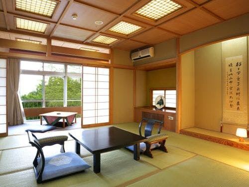 掘りごたつの付いた趣のある和室